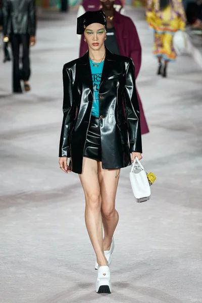 Look 15